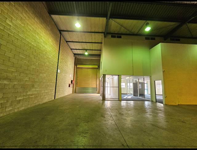 430M² WAREHOUSE TO LET IN LINBRO PARK